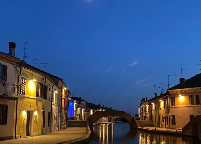 Delphina House アパート